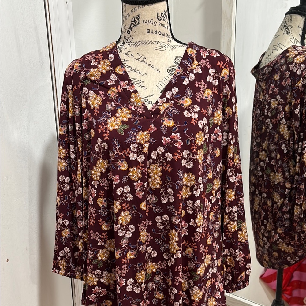 Cottagecore Style Vince Camuto Floral V-Neck Women's Top  X large